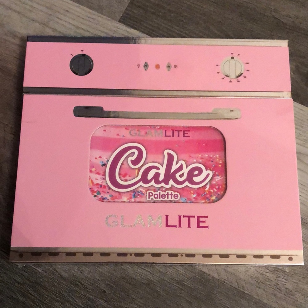 Glamlite Cake Palette 20 Pan Eyeshadow Palette Sealed 27g NIB
